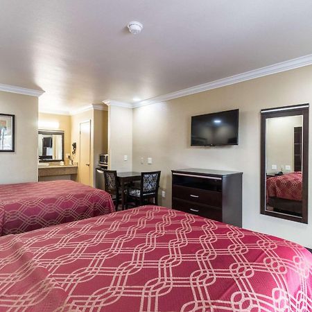 Econo Lodge Inn & Suites Escondido Downtown מראה חיצוני תמונה