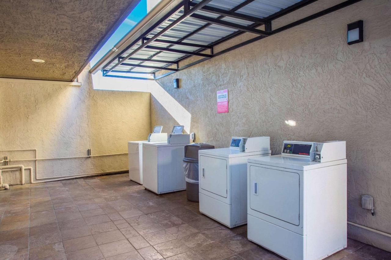 Econo Lodge Inn & Suites Escondido Downtown מראה חיצוני תמונה