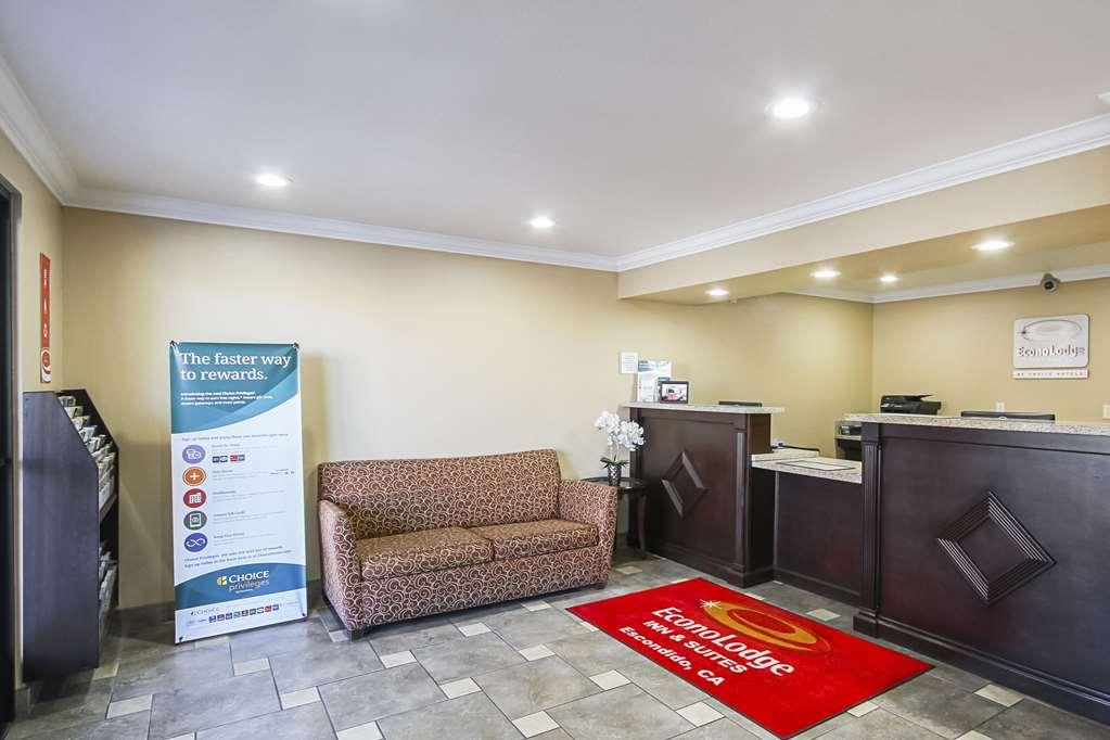 Econo Lodge Inn & Suites Escondido Downtown מראה פנימי תמונה