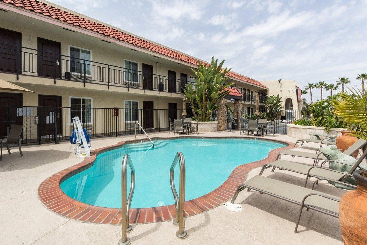 Econo Lodge Inn & Suites Escondido Downtown מראה חיצוני תמונה