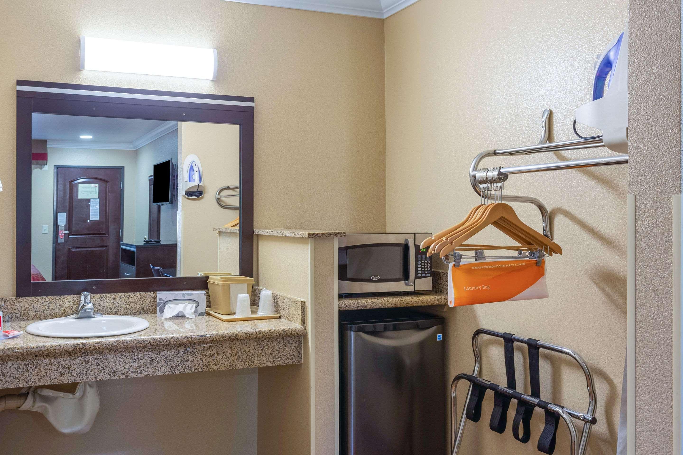 Econo Lodge Inn & Suites Escondido Downtown מראה חיצוני תמונה