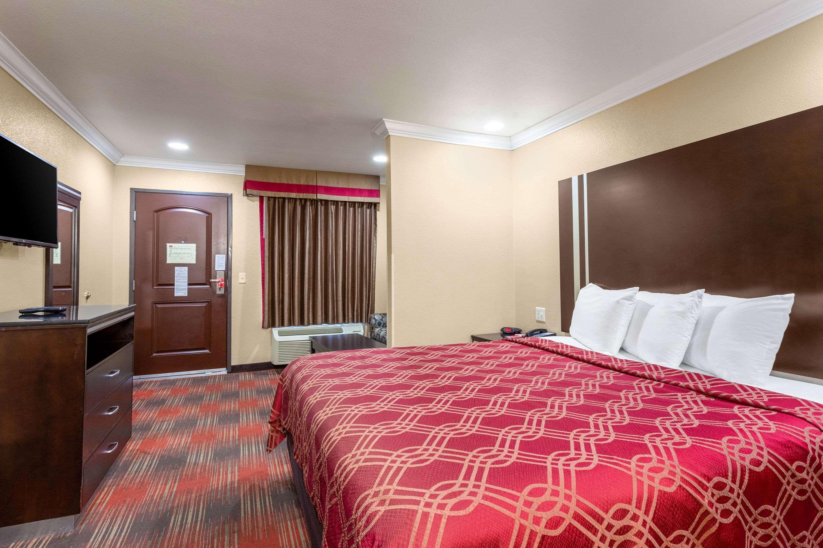 Econo Lodge Inn & Suites Escondido Downtown מראה חיצוני תמונה