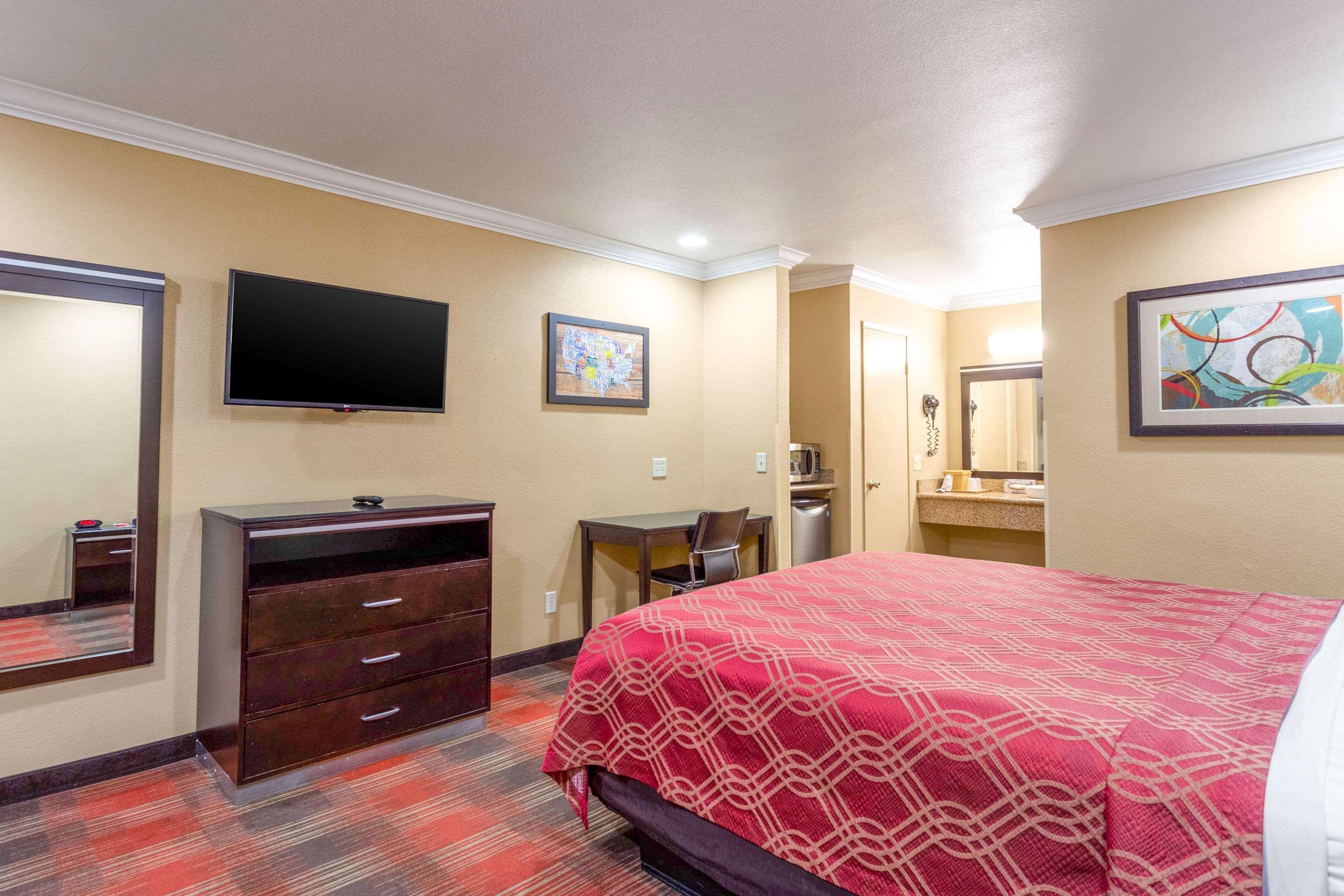 Econo Lodge Inn & Suites Escondido Downtown מראה חיצוני תמונה
