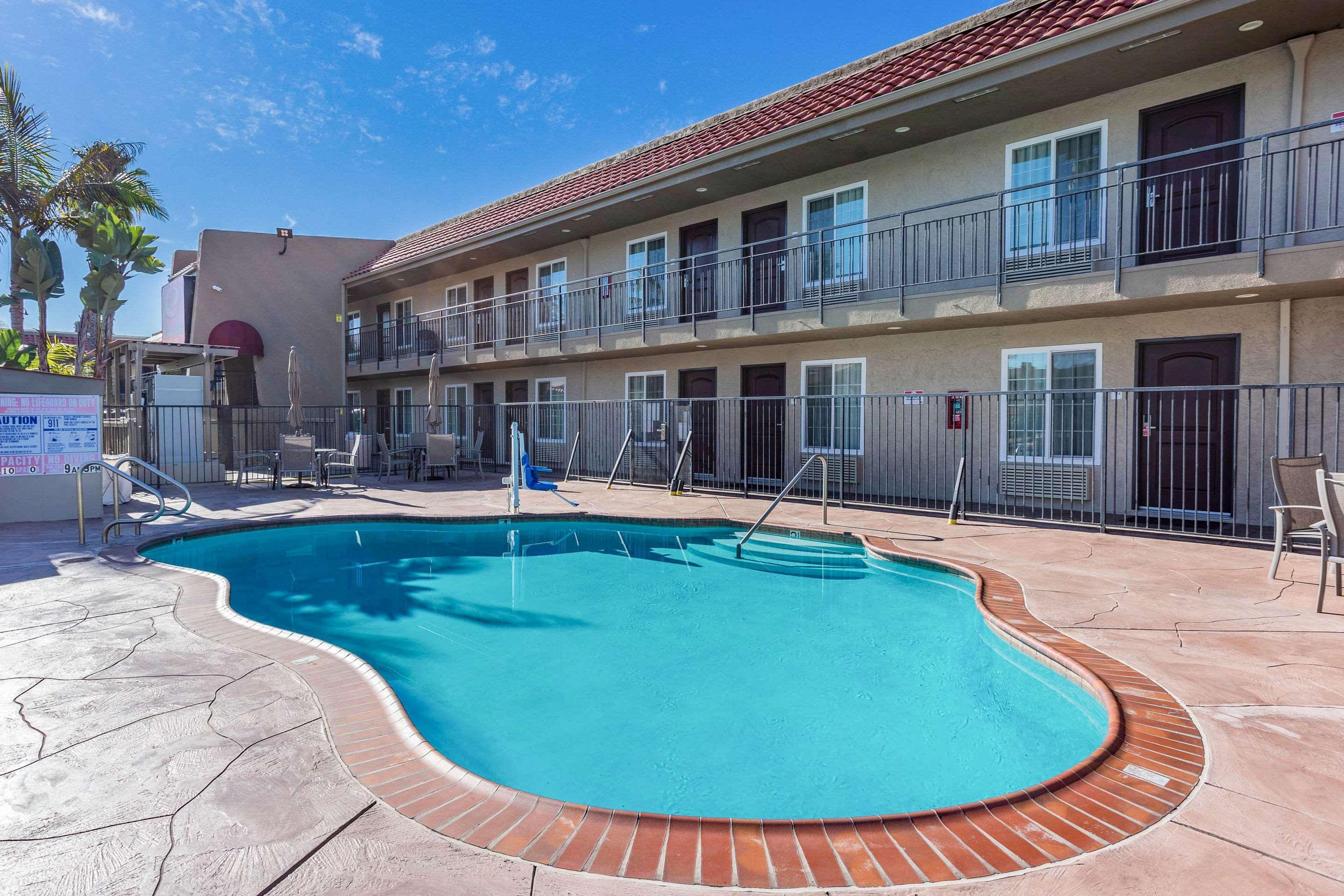 Econo Lodge Inn & Suites Escondido Downtown מראה חיצוני תמונה