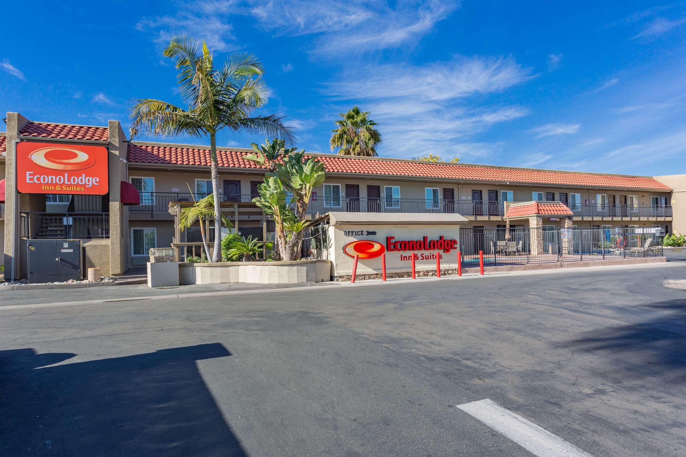 Econo Lodge Inn & Suites Escondido Downtown מראה חיצוני תמונה