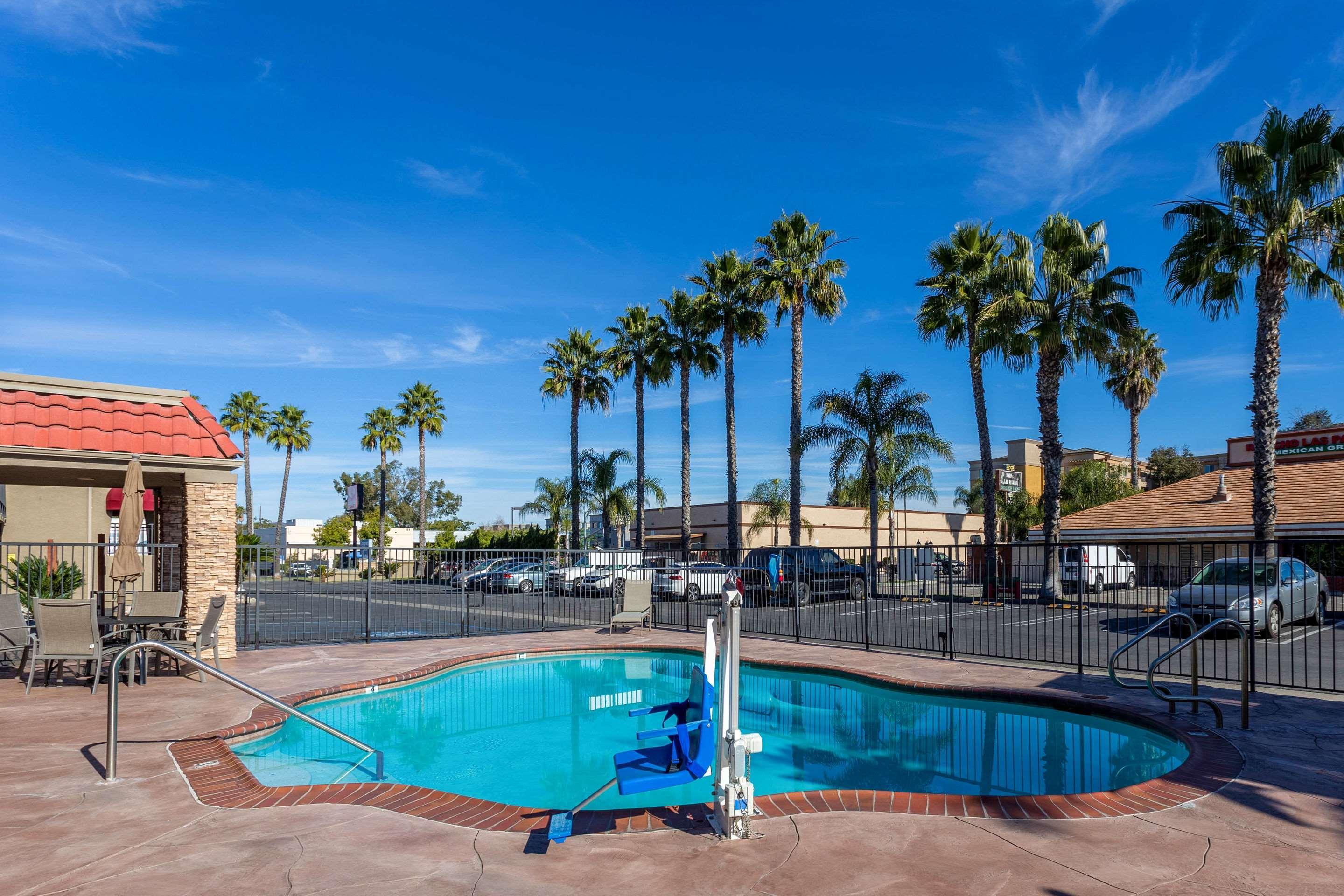 Econo Lodge Inn & Suites Escondido Downtown מראה חיצוני תמונה