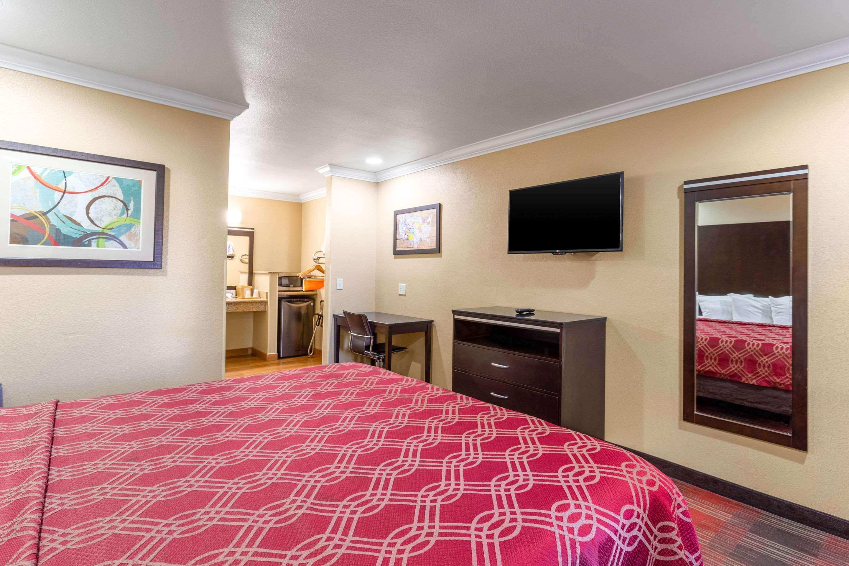 Econo Lodge Inn & Suites Escondido Downtown מראה חיצוני תמונה