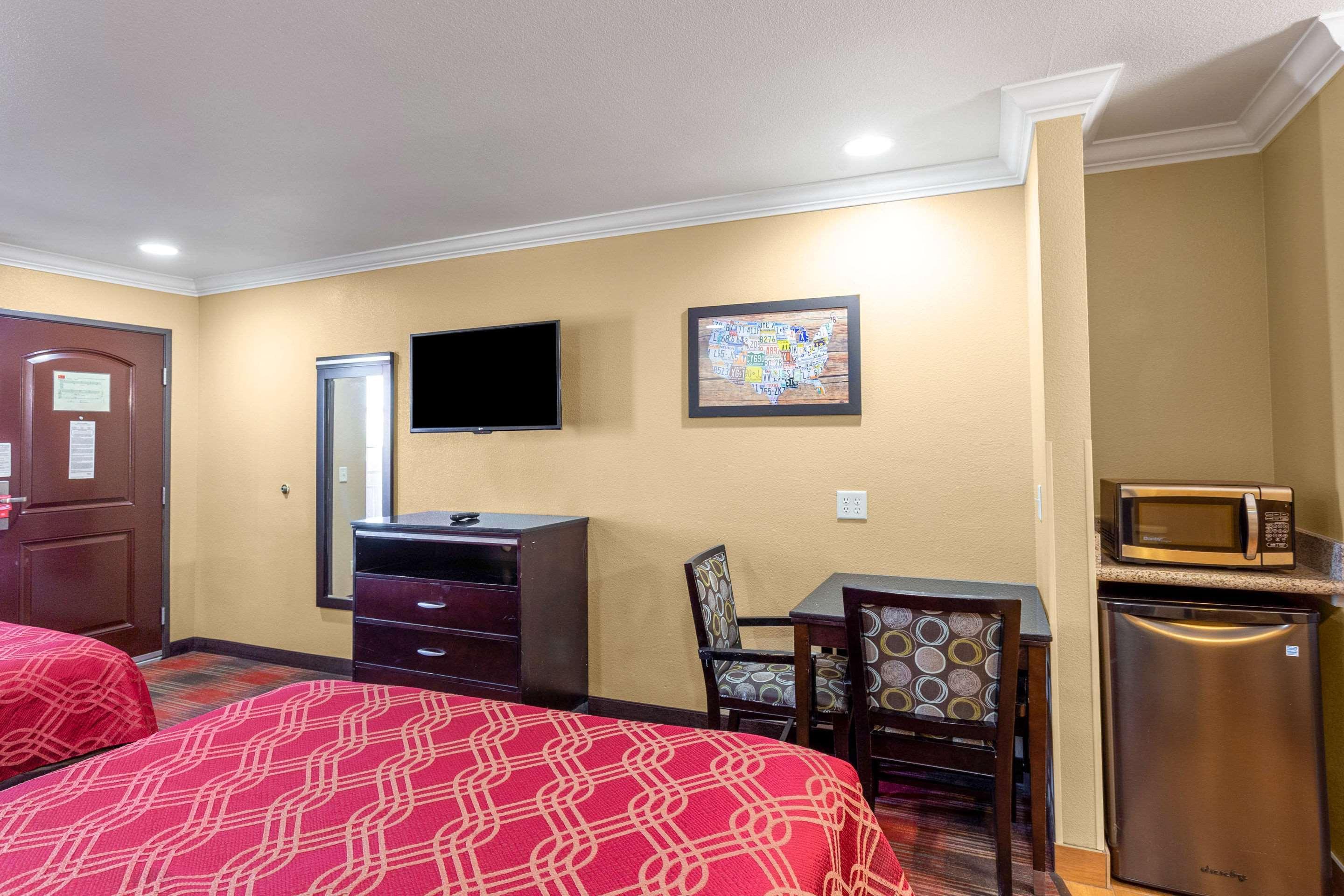 Econo Lodge Inn & Suites Escondido Downtown מראה חיצוני תמונה