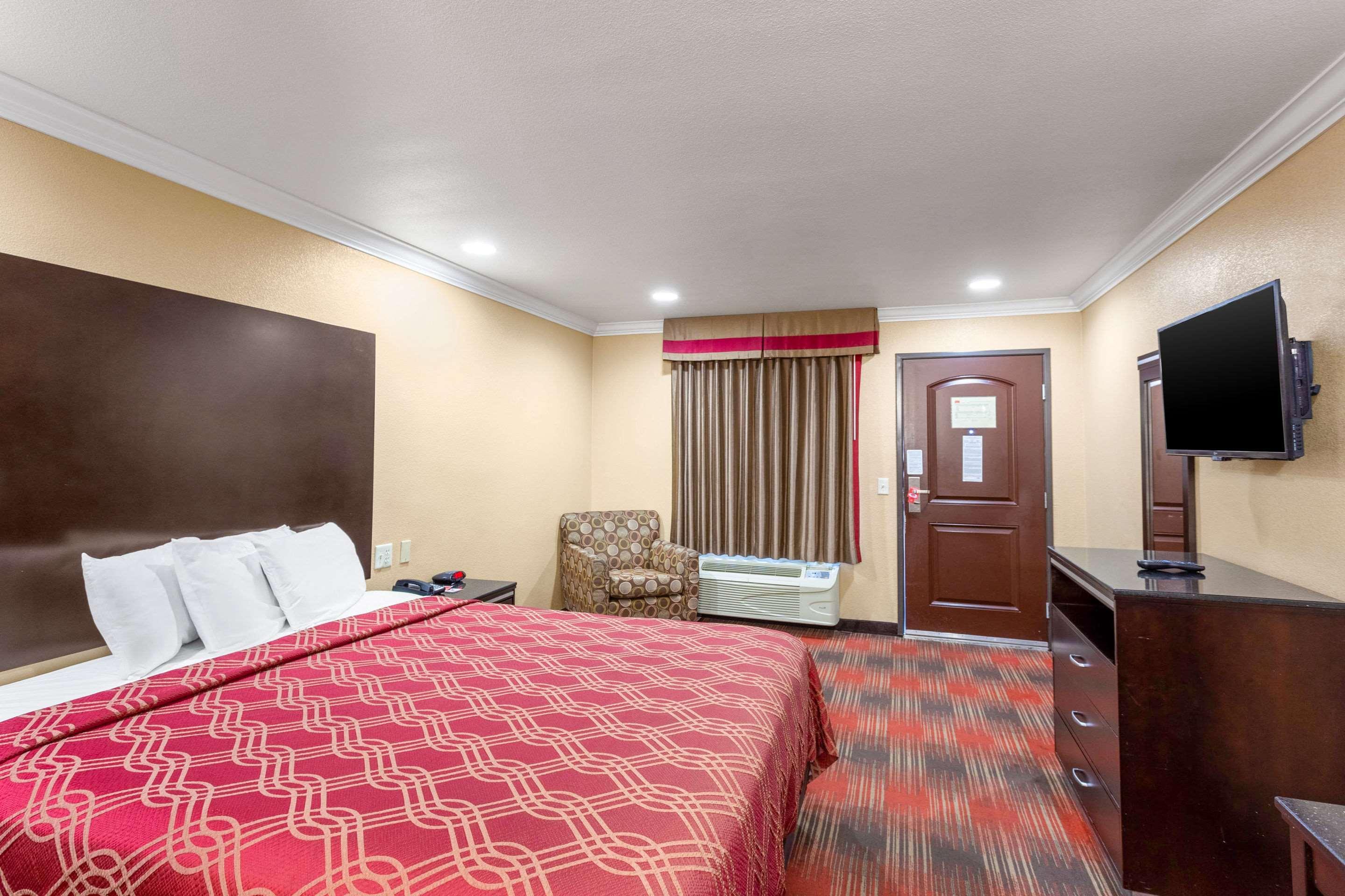 Econo Lodge Inn & Suites Escondido Downtown מראה חיצוני תמונה