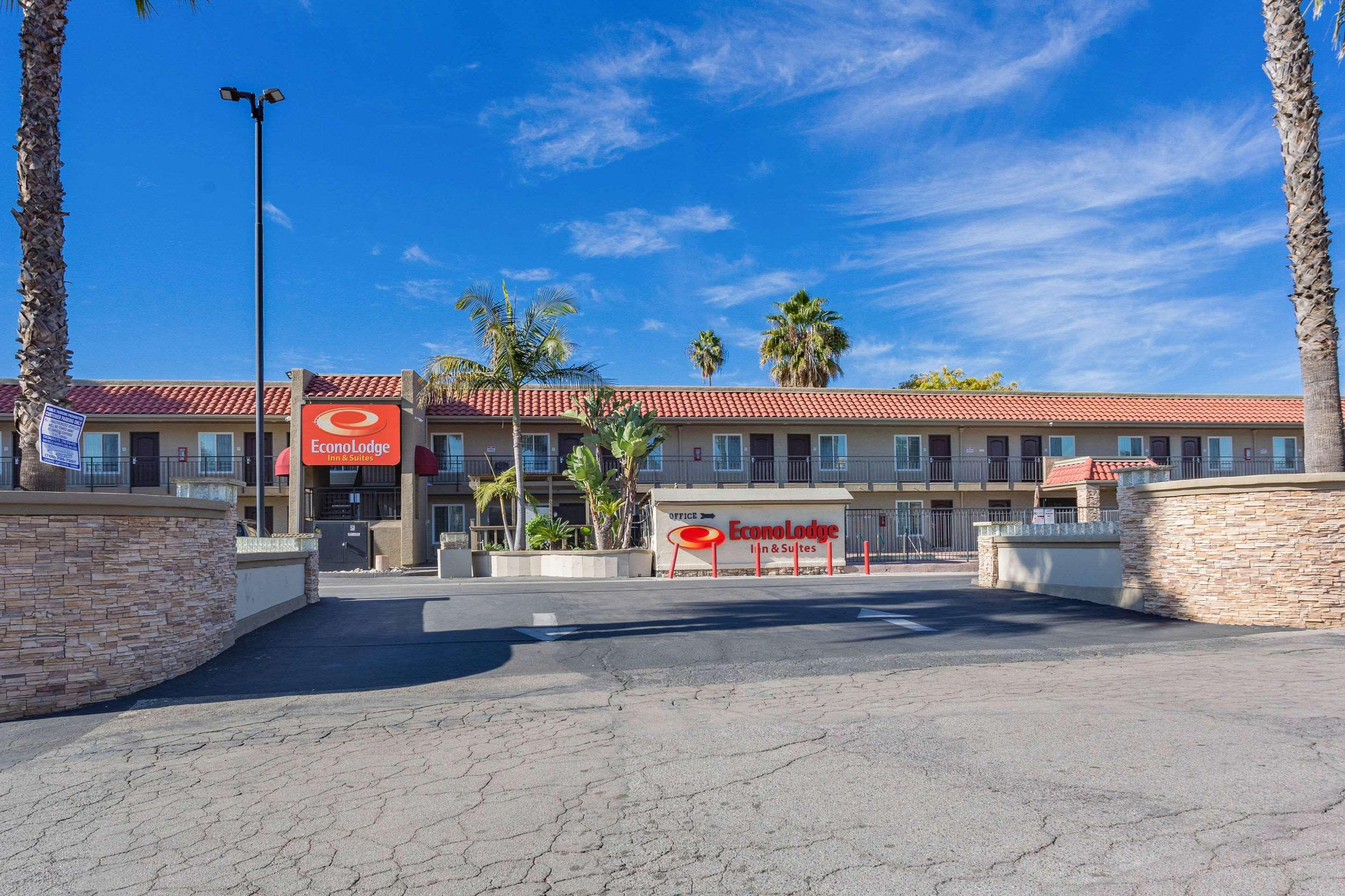 Econo Lodge Inn & Suites Escondido Downtown מראה חיצוני תמונה