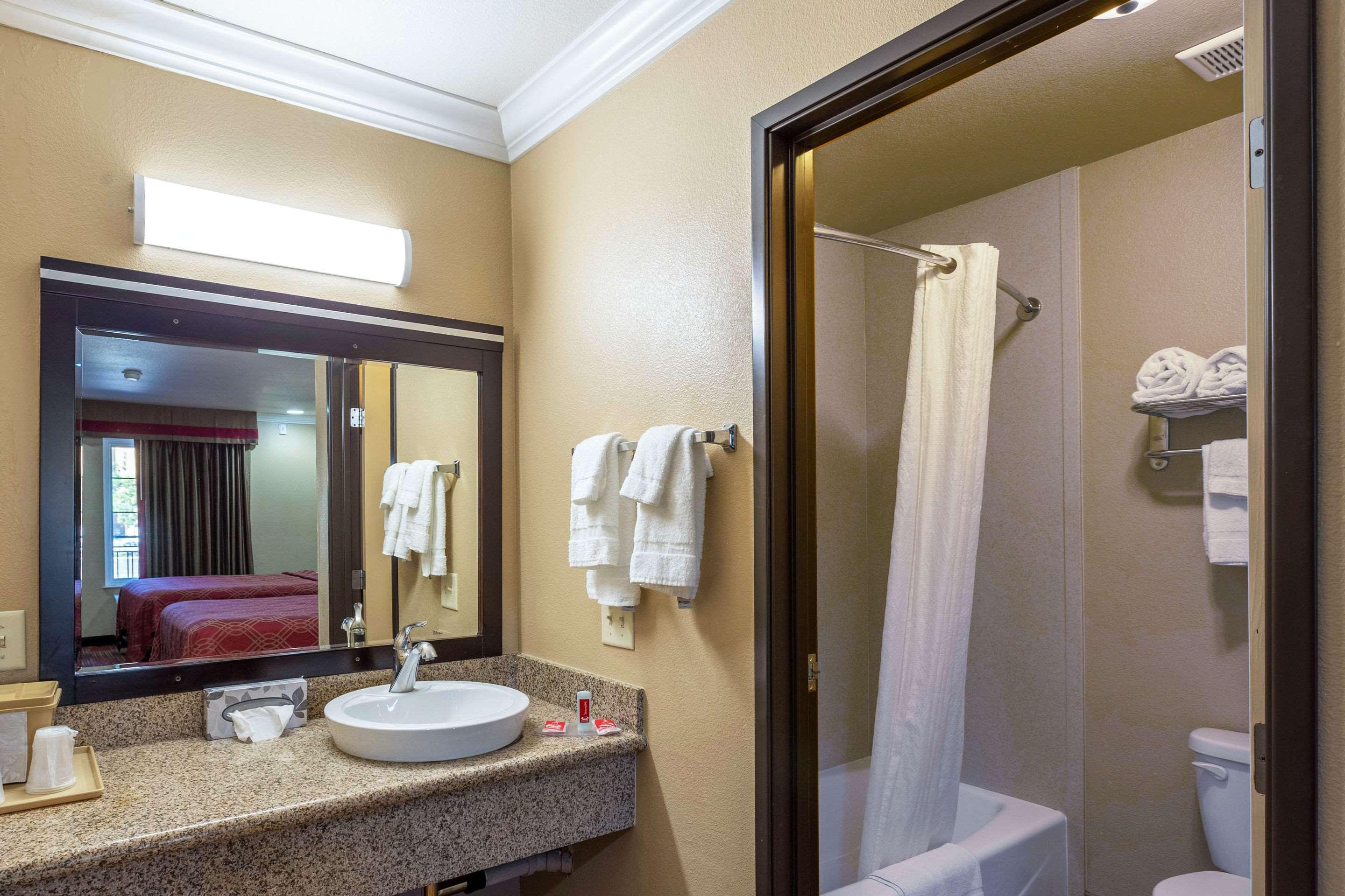 Econo Lodge Inn & Suites Escondido Downtown מראה חיצוני תמונה
