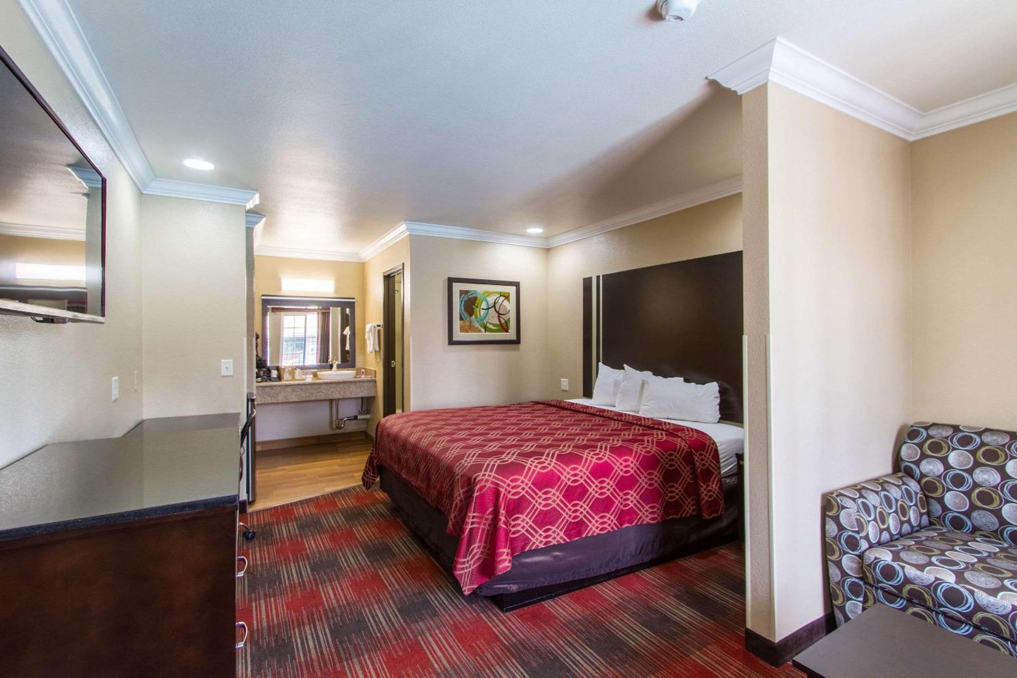 Econo Lodge Inn & Suites Escondido Downtown מראה חיצוני תמונה