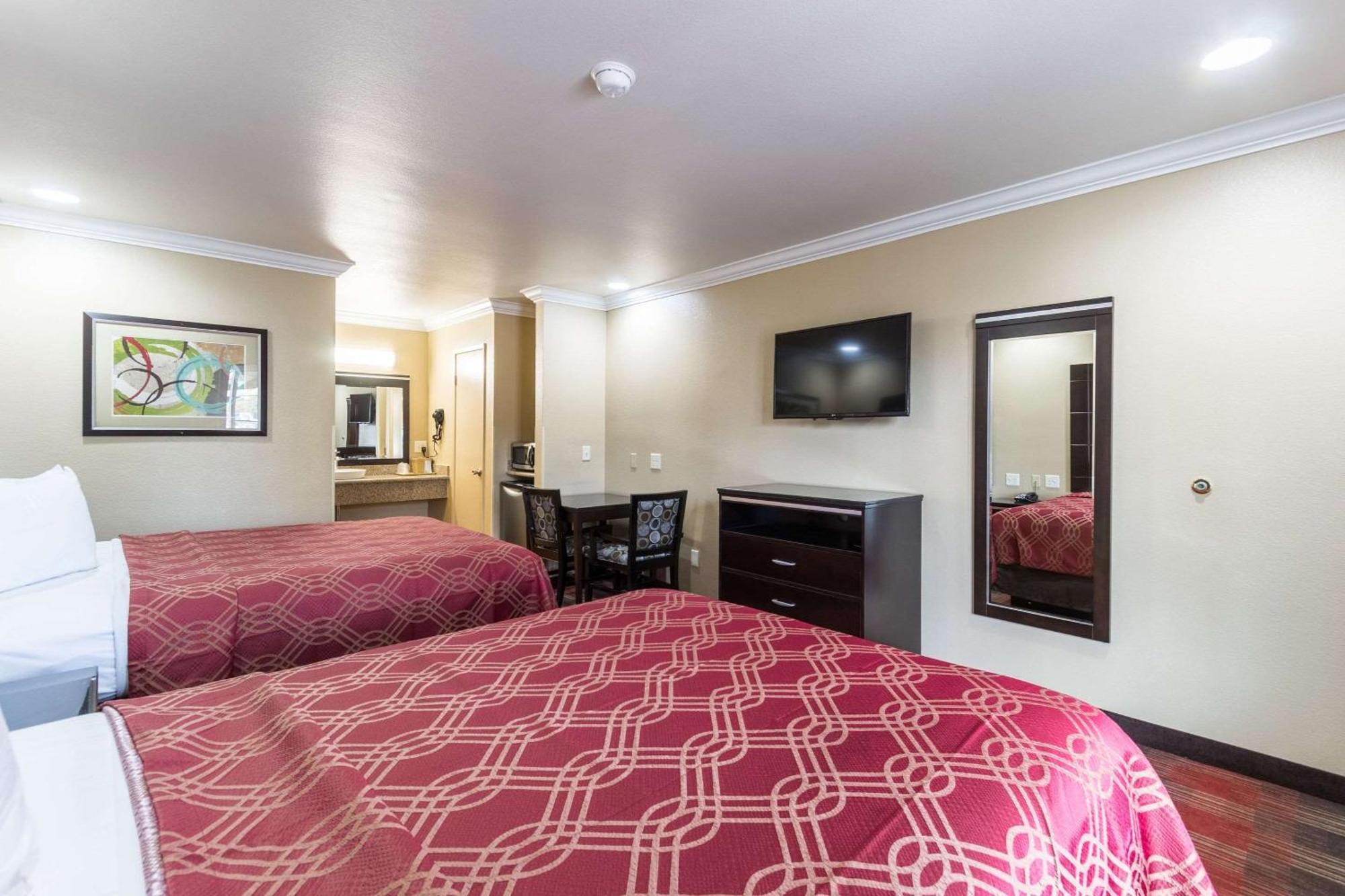 Econo Lodge Inn & Suites Escondido Downtown מראה חיצוני תמונה