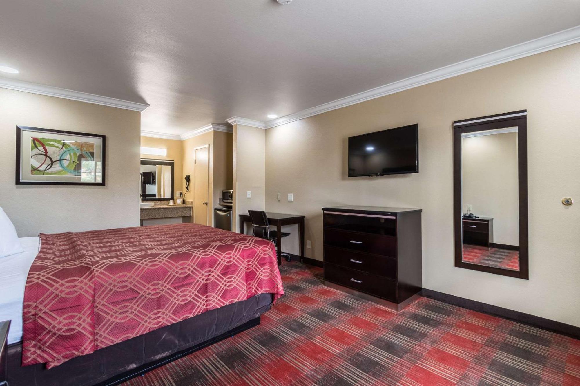 Econo Lodge Inn & Suites Escondido Downtown מראה חיצוני תמונה
