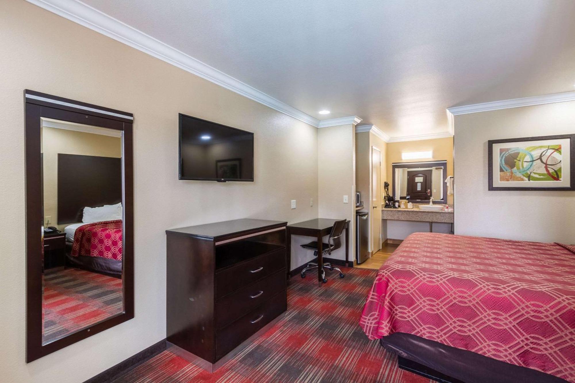 Econo Lodge Inn & Suites Escondido Downtown מראה חיצוני תמונה